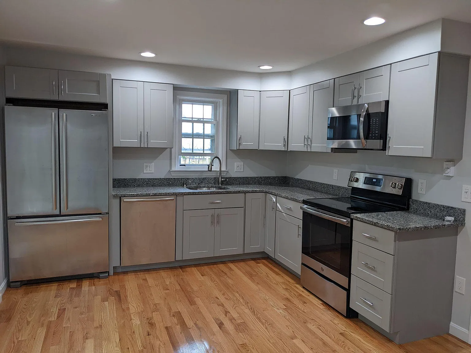 45 Leverett Ave — Photo 4