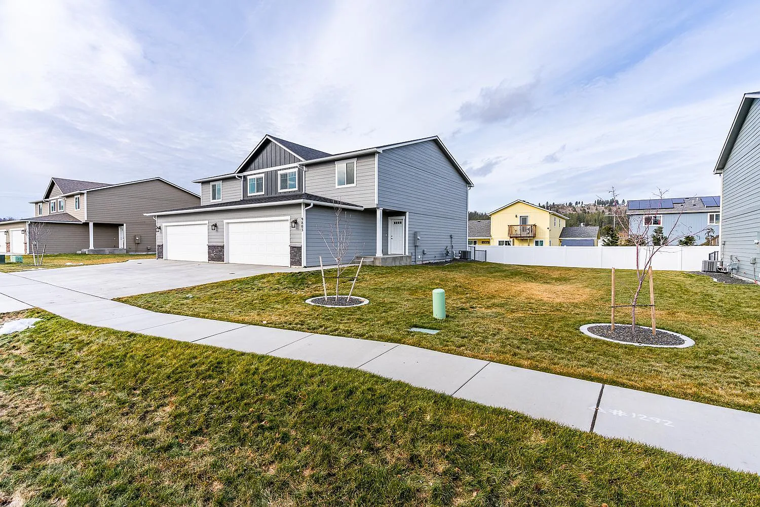 4 bed, 2.5 bath, 1800 sqft, $2,400 — Photo 3