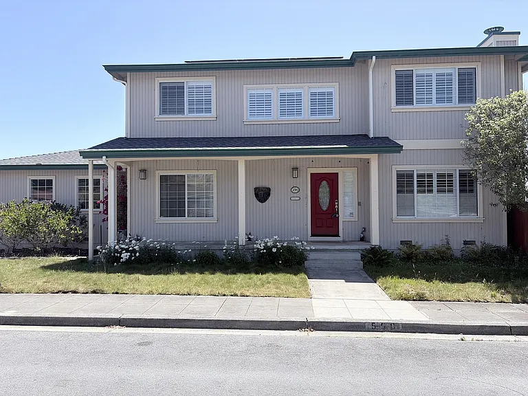 590 Terrace Ave — Photo 1