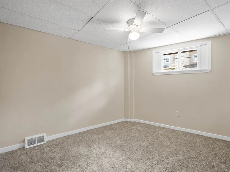 2405 Arlington Ave — Photo 17