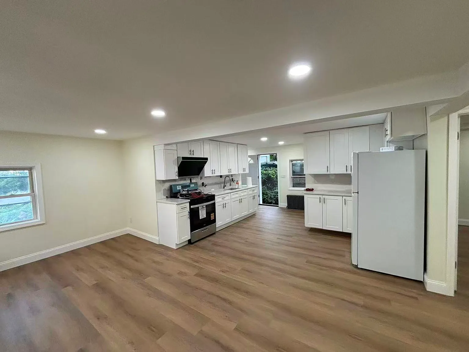 3 bed, 1300 sqft, $2,900 — Photo 2