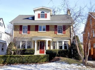 515 Elmore St, Park Ridge, IL 60068