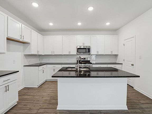 3rd image of 117 Betsy Rd