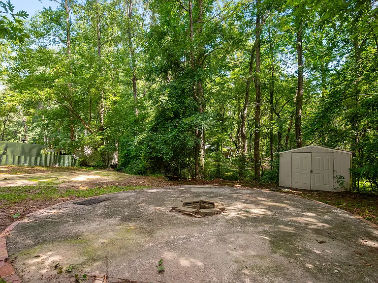 305 Dearing Dr — Photo 30
