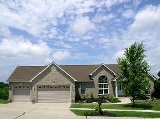 615 Winter View Cir, Fenton, MO