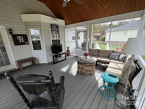 3rd image of 125 Silver Birch Ln