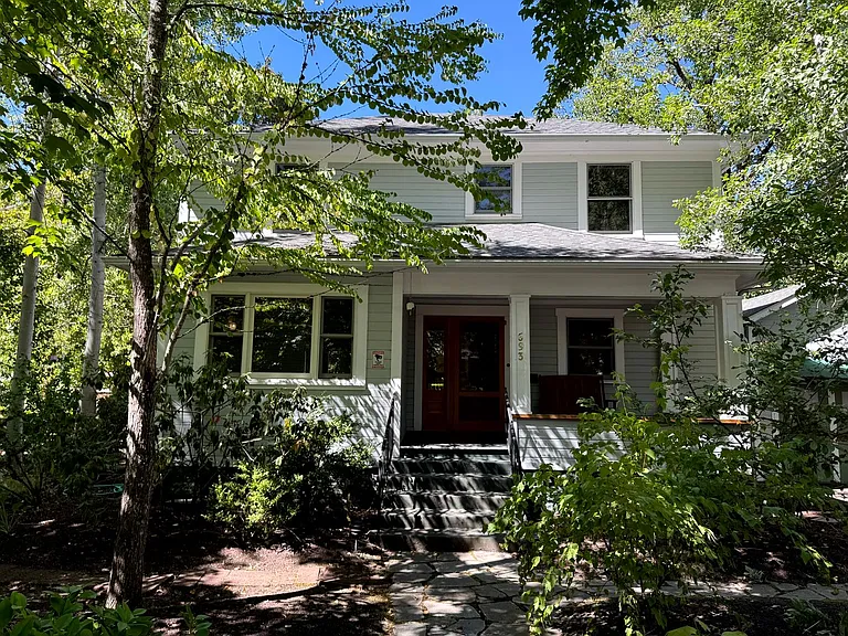 693 W 10th Ave — Photo 1