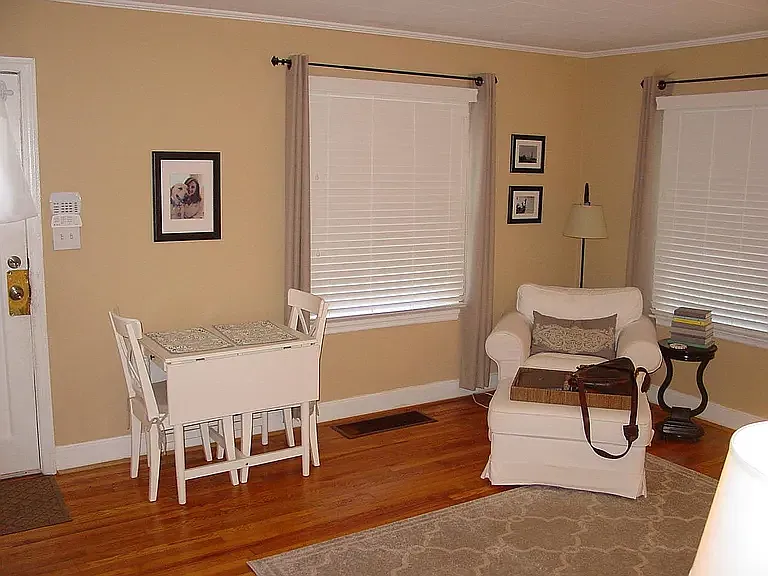 2 bed, 890 sqft, $1,800 — Photo 3