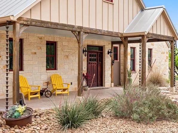 1503 Funf Kinder Rd, Fredericksburg, TX 78624