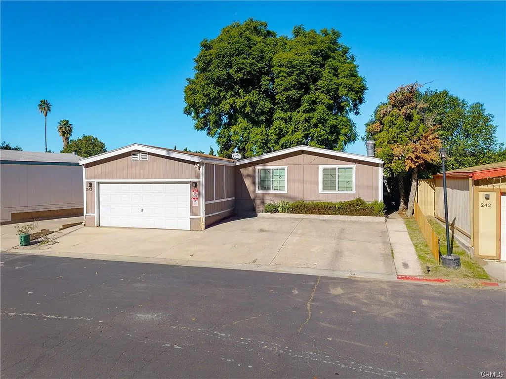 3 bed, 1680 sqft, $3,100 — Photo 2