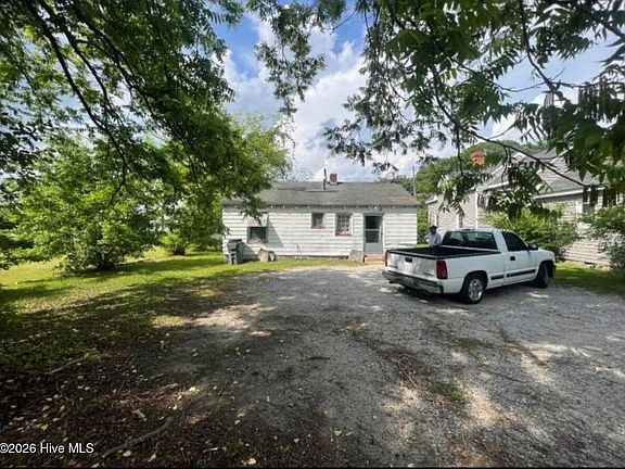 3rd image of 440 E Elm Street
