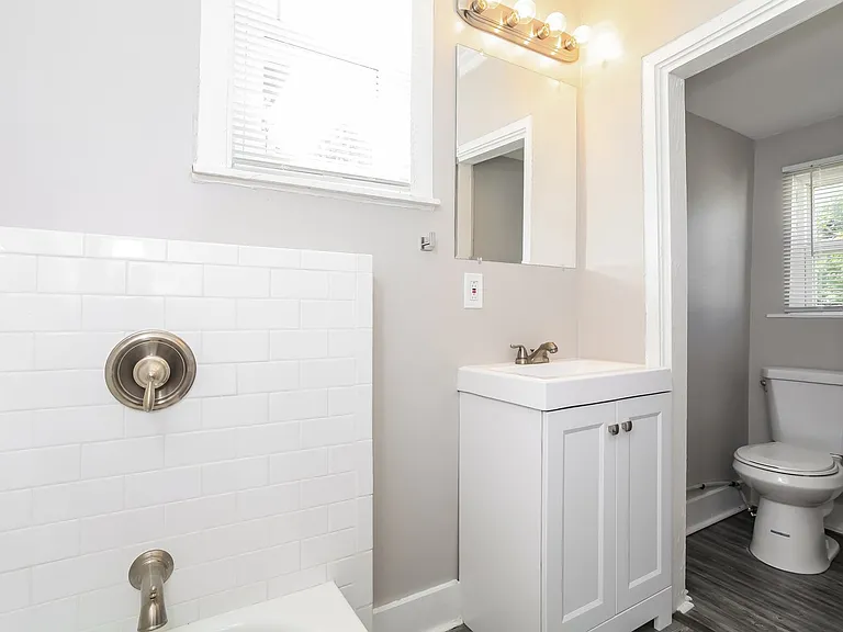 936290_025_main_bathroom_13185026.jpg