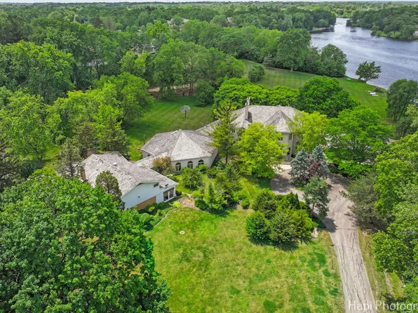 74 Dundee Ln, Barrington Hills, IL 60010