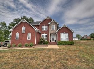 1002 Nature Trl, Castalian Springs, TN 37031