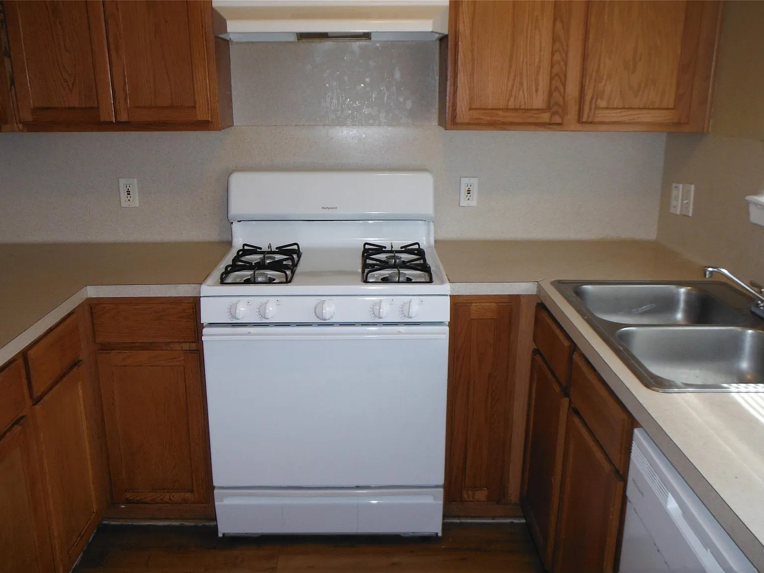3 bed, 2.0 bath, 1269 sqft, $1,725 — Photo 4