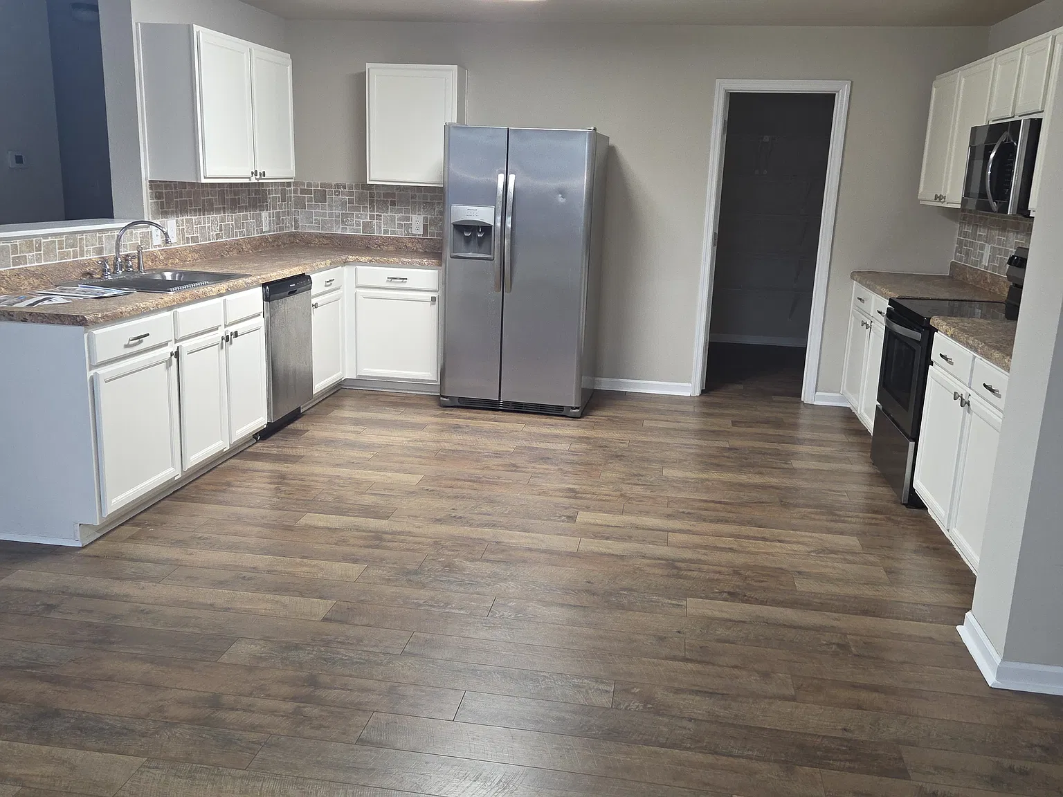 4 bed, 2710 sqft, $2,300 — Photo 2