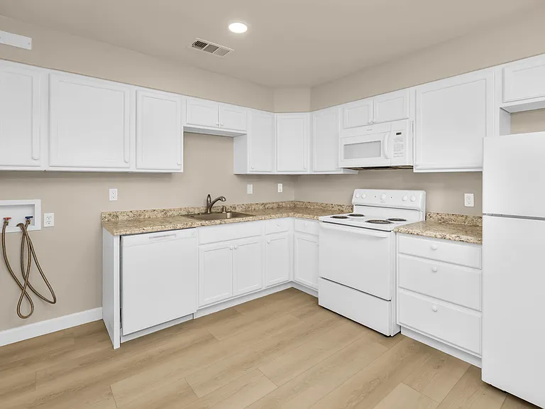 El Camino Duplexes — Photo 52