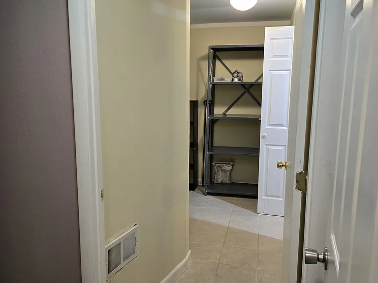 1829 Queen Anne Sq #BEL — Photo 40