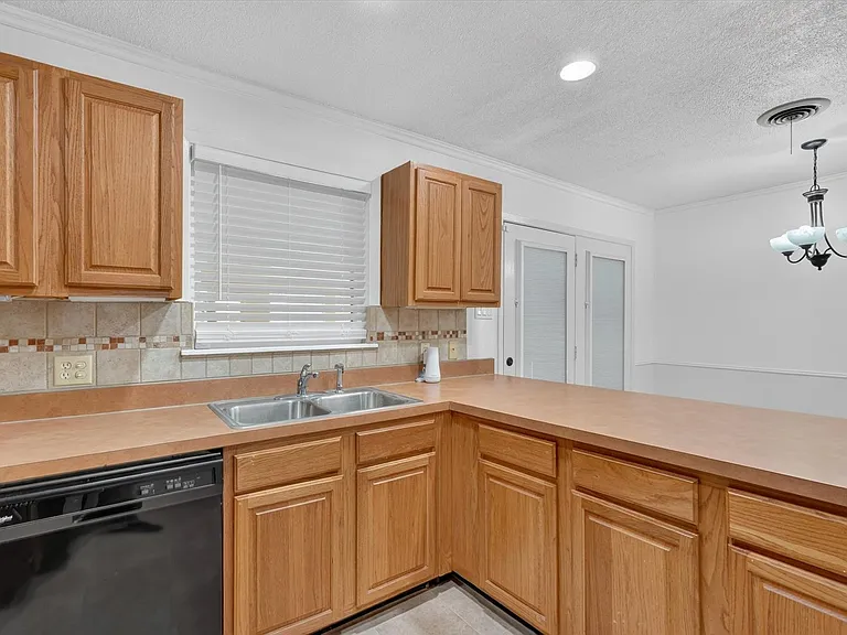 2539 Highwood Dr — Photo 10