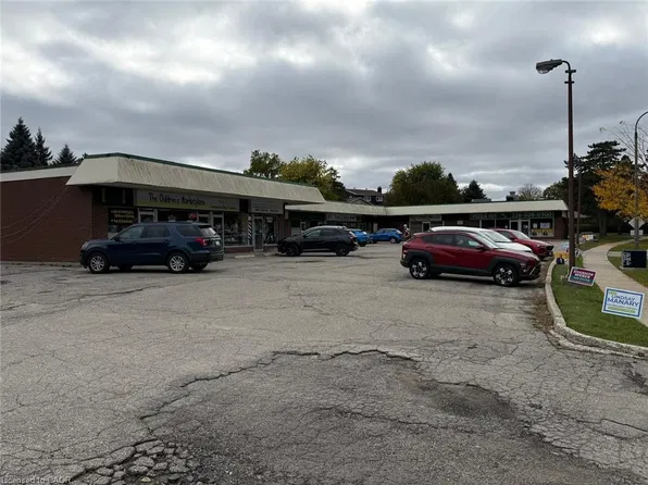 255 Toll Gate Blvd, Waterloo, ON N2L 4M3