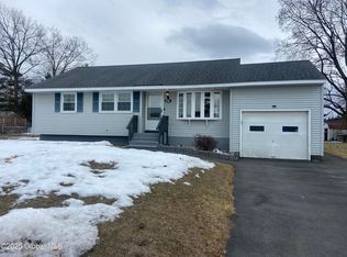 25 Margaret Dr, Loudonville, NY 12211