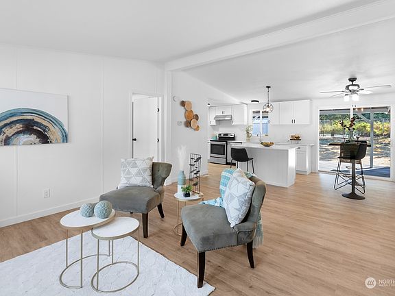 2nd image of 17019 Wisteria Court SE