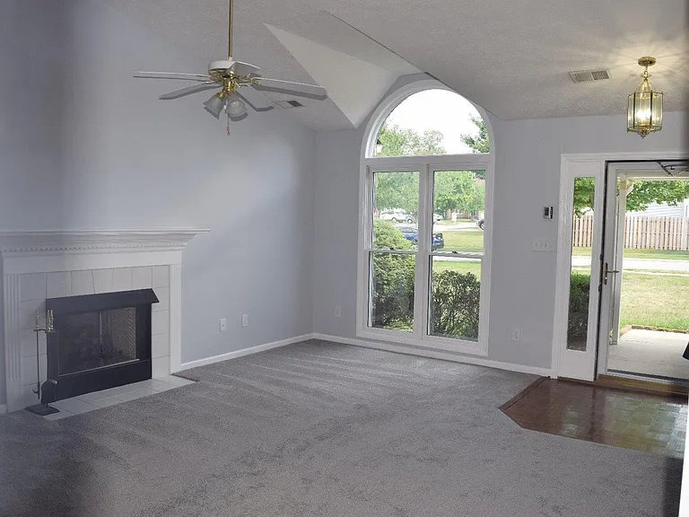 2917 Woodbrook Ct — Photo 2