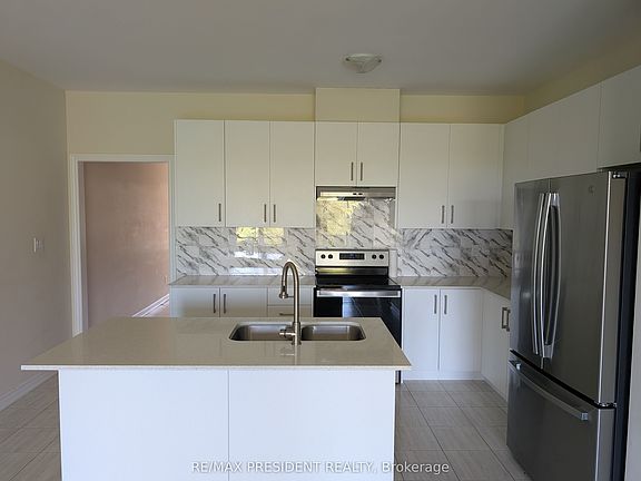 3rd image of 110 Stonebrook Way