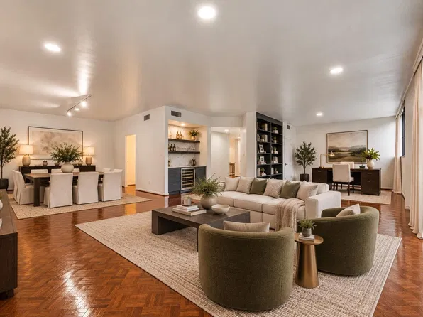 21 Briar Hollow Ln Unit 305, Houston, TX 77027