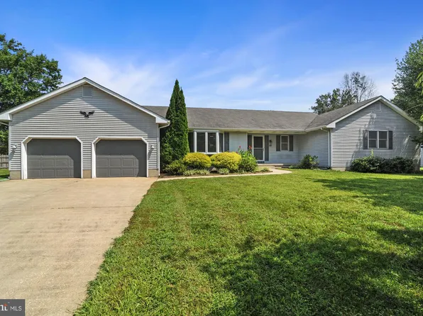 35 Applewood Dr, Dover, DE 19901