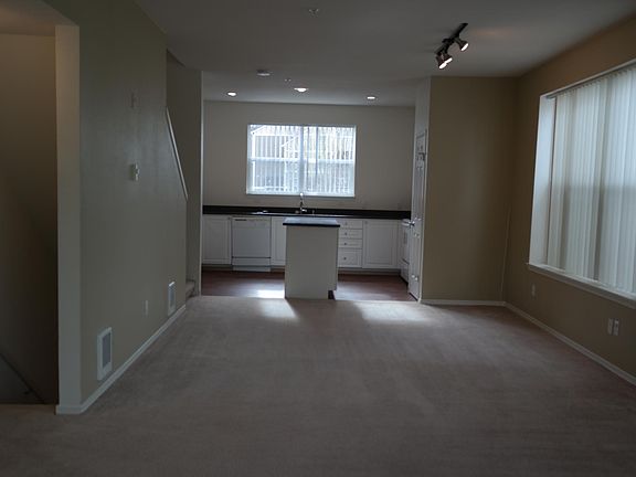 3rd image of 1470 NE Katsura St