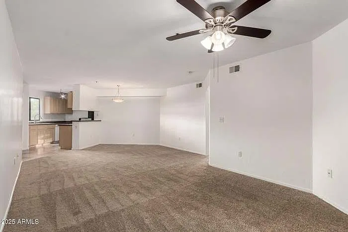 2 bed, 1036 sqft, $1,900 — Photo 4