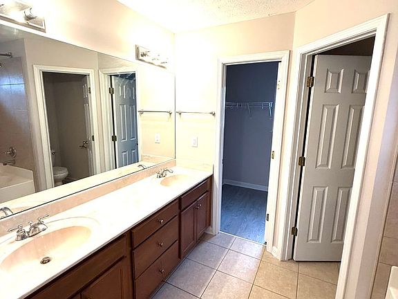 4th image of 3537 Claiborne Cir