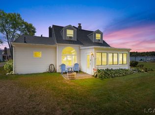 19 Point Dr, Brooklyn, MI 49230