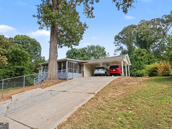 8942 Meadow Dr, Lithia Springs, GA 30122