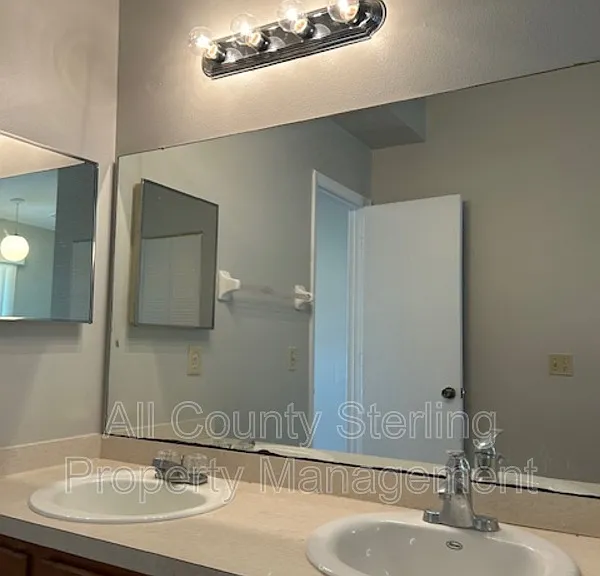 2261 Saint Augustine St — Photo 12