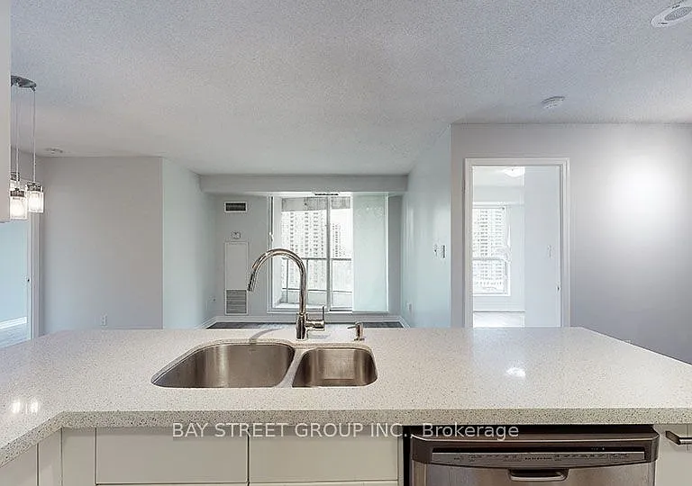 7 Lorraine Dr #1701 — Photo 7