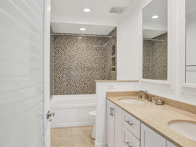 1330 NW 13th St #3 — Photo 36