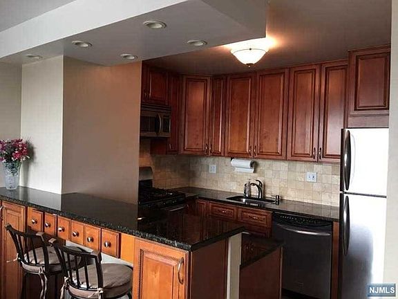 2nd image of 2100 Linwood Ave APT 12X
