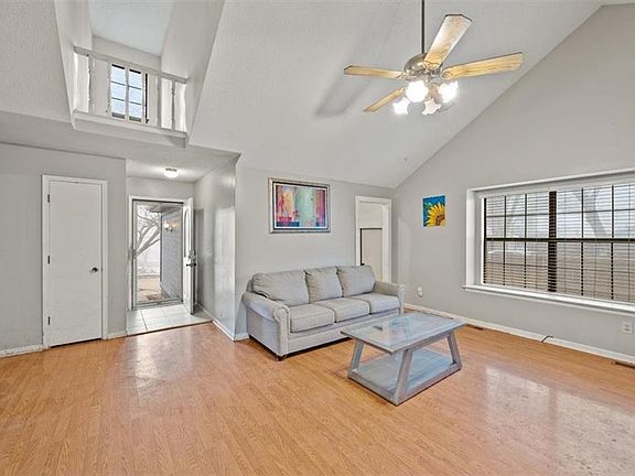 3rd image of 5645 Clark St