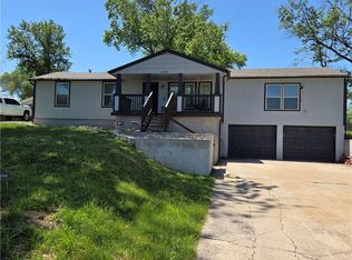 1000 S Trail Ridge Dr E, Independence, MO 64050