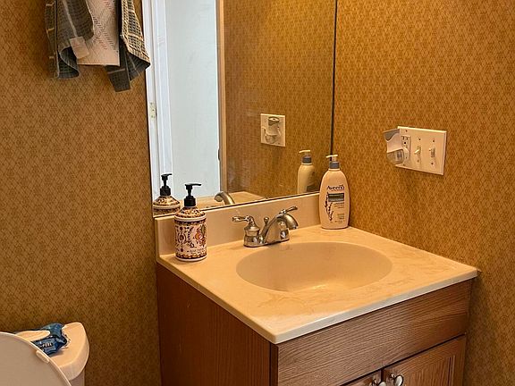 5th image of 264 Midland Ave Unit 32