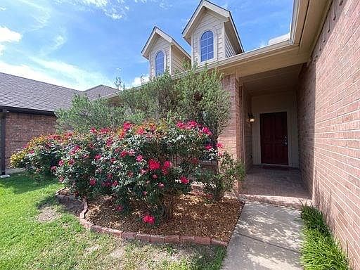 4th image of 9904 Fressia Ln