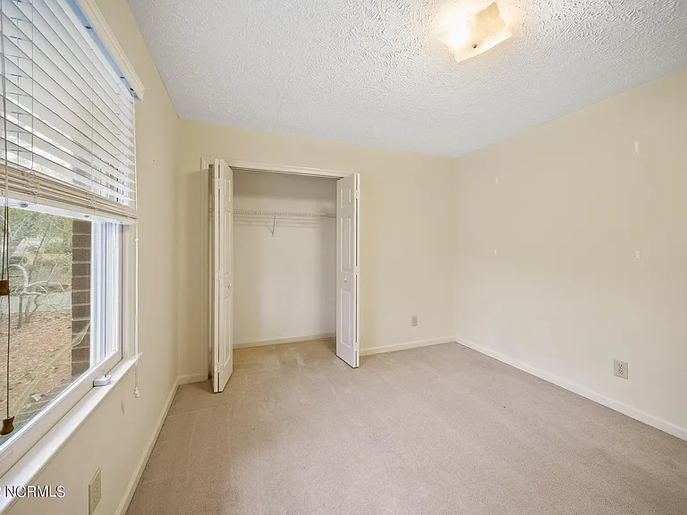 300 Clearfield Ln — Photo 34
