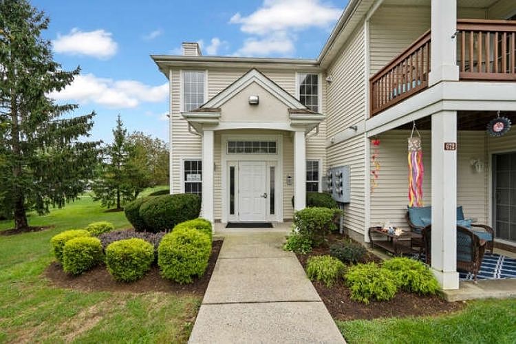 1st image of 676 Honeybrook Cir