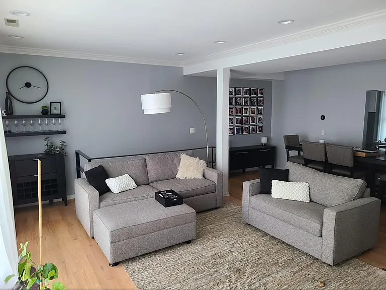 241 Hastings St — Photo 22
