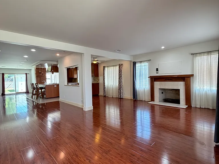 348 N Osborn Ave — Photo 3