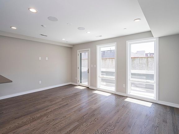 3rd image of 1432 Clymer St Unit 2