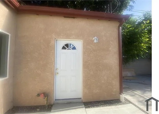 247 E Adams Blvd #B — Photo 8
