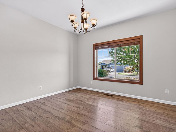 4th image of 1621 Monarch Ln